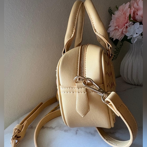 ​Bottega Vibe Kayla+Ava Yellow Woven Mini Satchel Crossbody with Heart Charm NWT - Picture 2 of 12